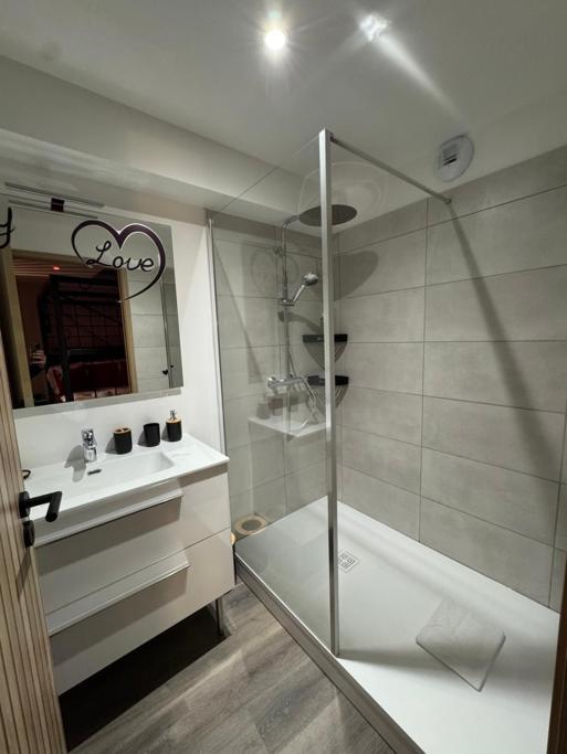 Nuit Defendue - Jacuzzi - Sauna - By Primo C0Nciergerie Tournus Ngoại thất bức ảnh